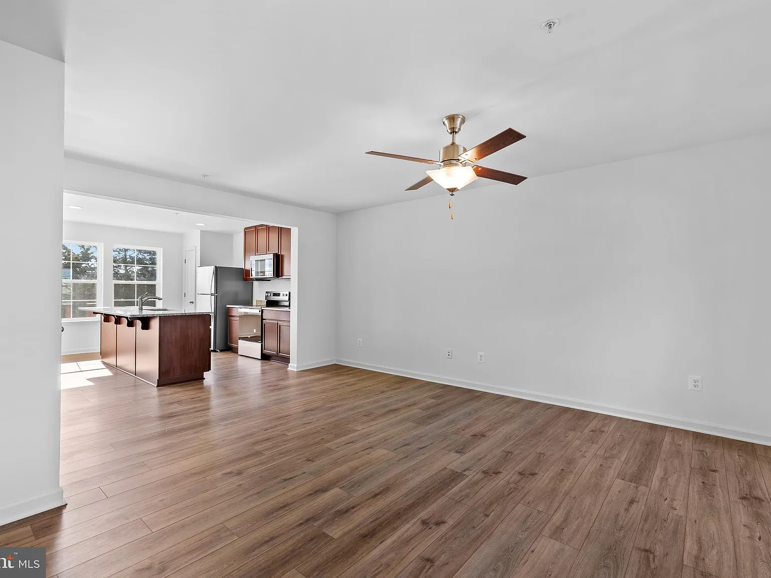 3 bed, 1253 sqft, $1,950 — Photo 3