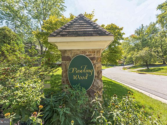 3rd image of 20 Guilford Cir