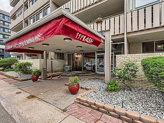 4th image of 1111 N Ash St APT 705