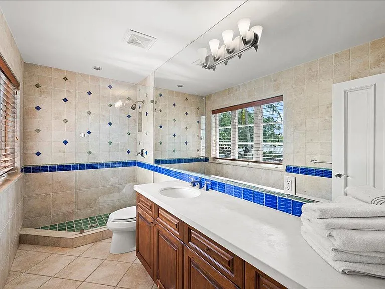 1313 E Lake Dr — Photo 77