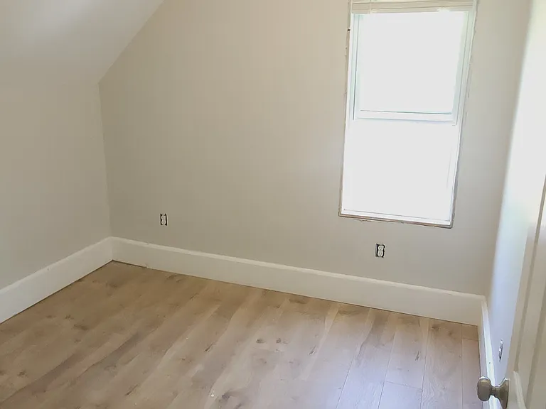Floor 2 — Photo 9