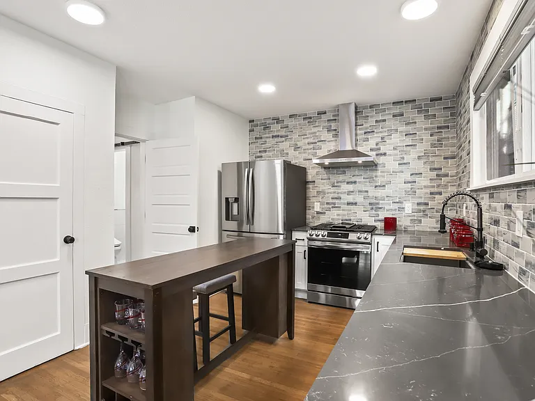 2305 SE Hawthorne Blvd #B — Photo 12