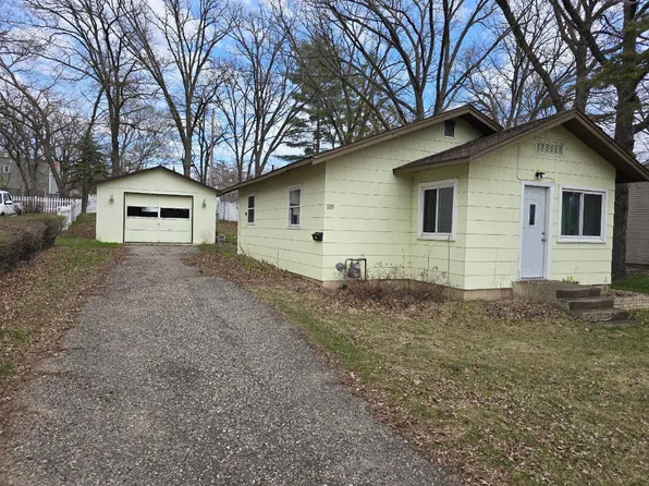 1115 Rossman Ave, Detroit Lakes, MN 56501