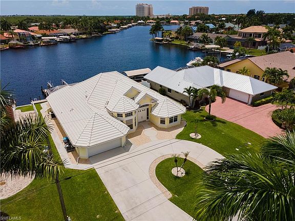 5th image of 830 SW 56th St
