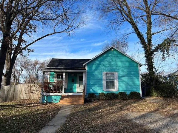 216 E Prairie St, Olathe, KS 66061