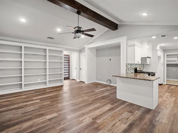 710 W Harwood Rd, Euless, TX 76039