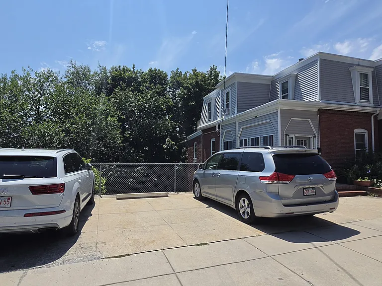 184 Gladstone St #3 — Photo 14