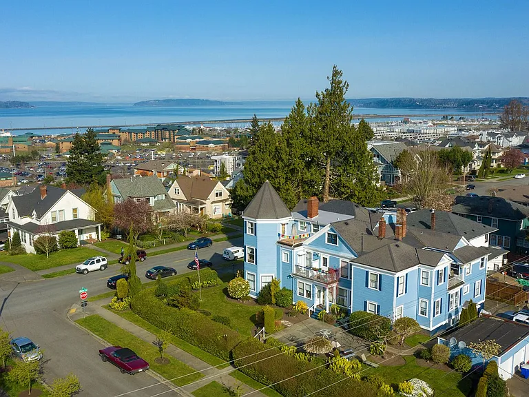 Clark Mansion- 11 Unit — Photo 4