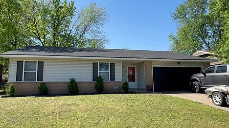 4 Bedrooms and 2 Baths, granite counters