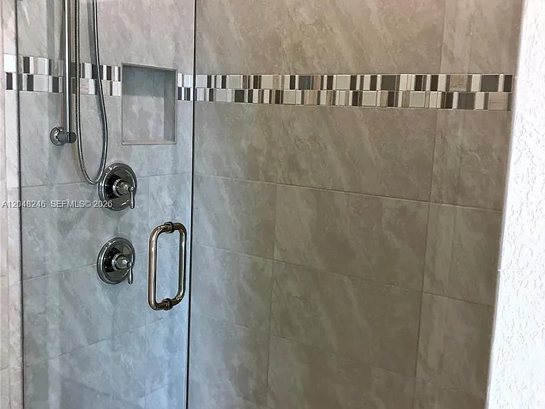 4984 Greenway Dr — Photo 19