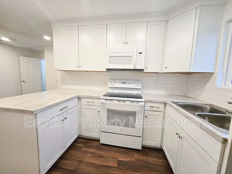 1756 N 6th Pl #A — Photo 5
