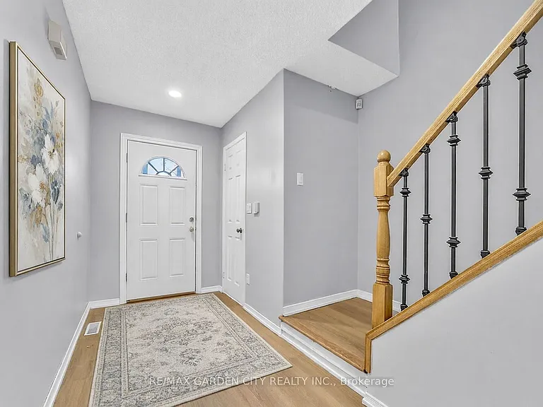 2 Royalwood Ct #59 — Photo 2