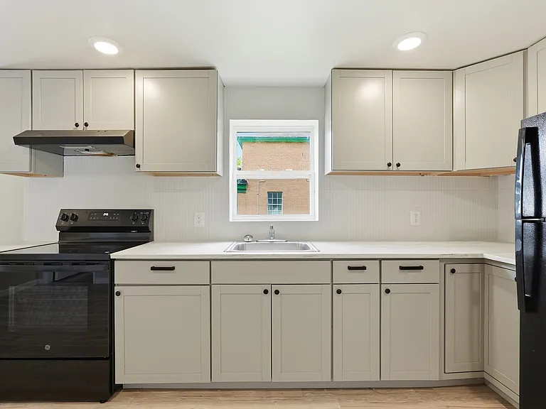 1025 Elliott Ave — Photo 16