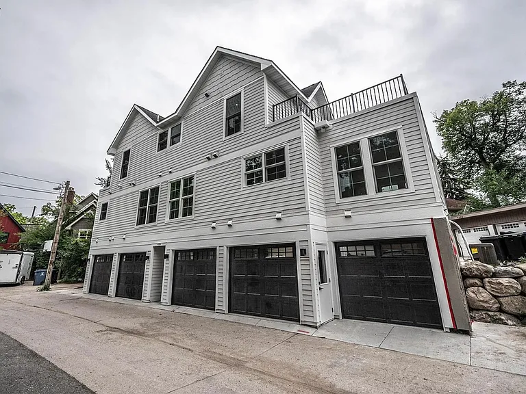 Harriet Apartments — Photo 24