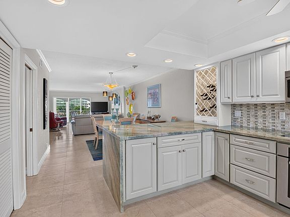 5th image of 1040 BANYAN Road #4060