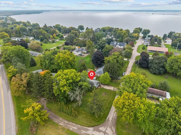 5800 Erie St, Butte Des Morts, WI 54927