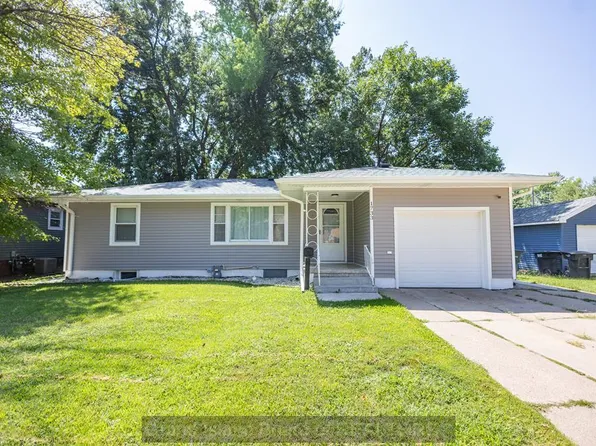 1733 W 5th St, Hastings, NE 68901