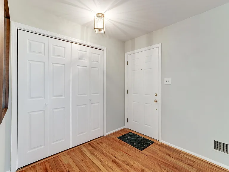 9823 Saint Cloud Ct — Photo 6