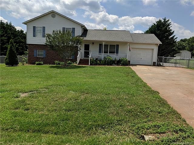 1st image of 938 Lyndsey Brooke Ct