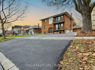 246 Delta St #3, Toronto, ON M8W 4E9
