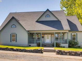 535 N 4th St, Carlton, OR