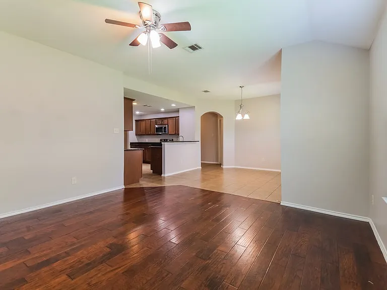 2116 Meadow View Dr — Photo 6