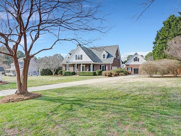 3rd image of 2341 Knoll Ridge Ln