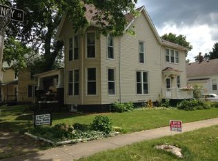 120 W Jefferson St, Clinton, IL 61727