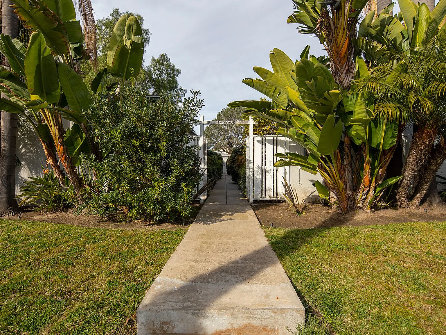 1402 - 1408 1/2 Grand Avenue — Photo 2