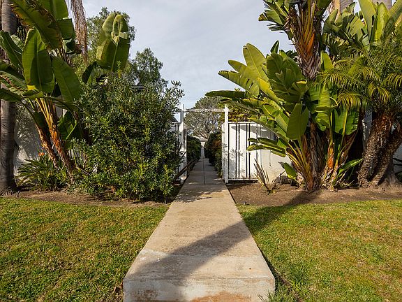 2nd image of 1402 1408 1/2 Grand Ave