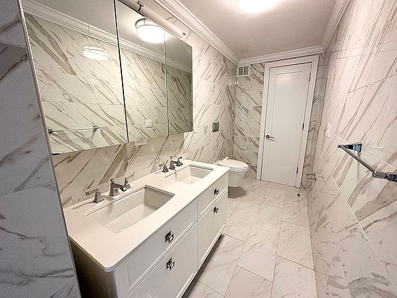 4th image of 305 E 86th St #17LE