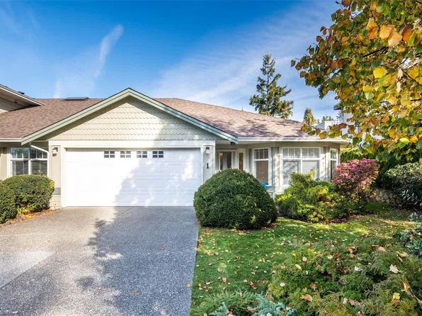 126 Hallowell Rd #1, View Royal, BC V9A 7K2