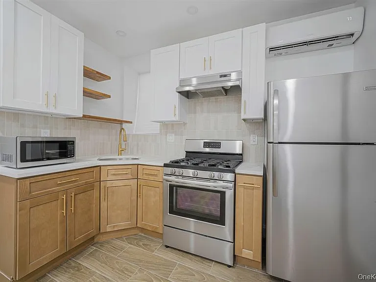 Pond Pl — Photo 12