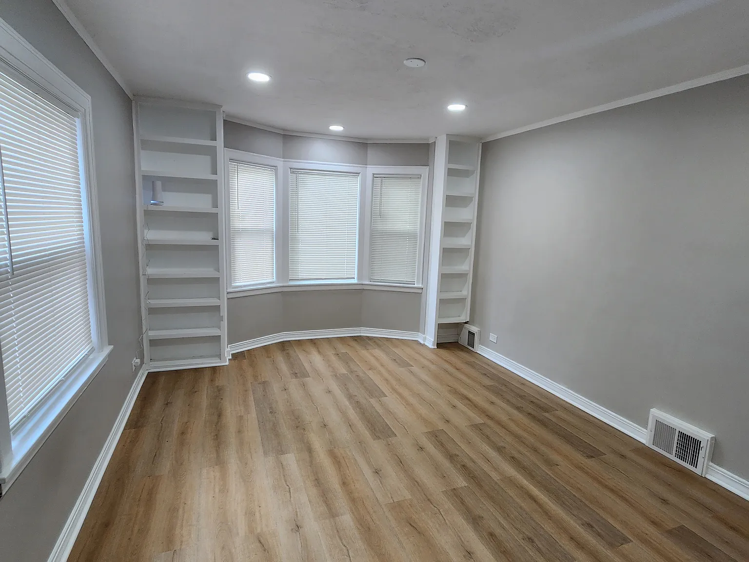 3 bed, 1099 sqft, $2,400 — Photo 3
