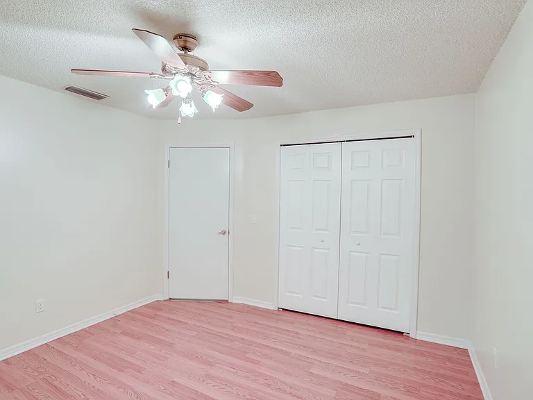 407 Douglas Way — Photo 10