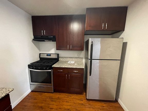 3rd image of 217 N Mariposa Ave #304