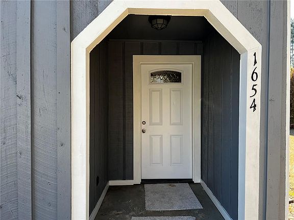 3rd image of 1654 Artesian Well Rd NW