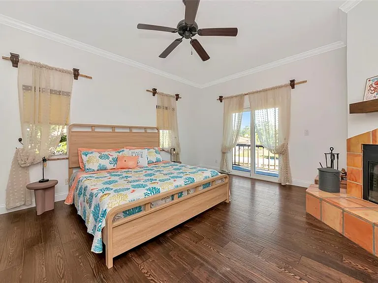 681 Avenida De Mayo — Photo 34