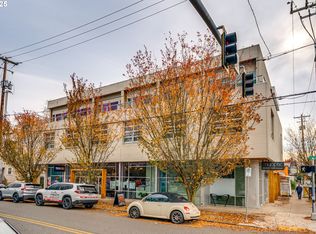 16 NE Shaver St #203, Portland, OR 97212