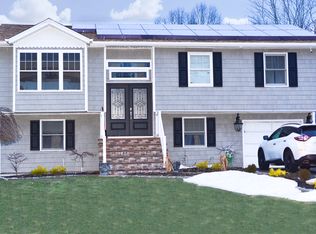 73 Lexington Ave, Central Islip, NY 11722