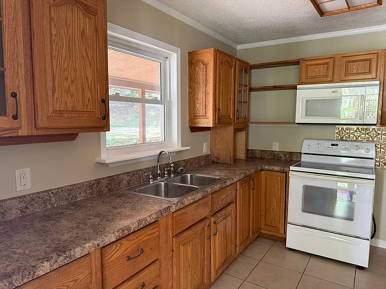 92 Grey Fox Ln — Photo 2