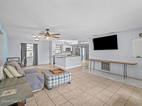 3rd image of 2545 Raintree Lake Cir