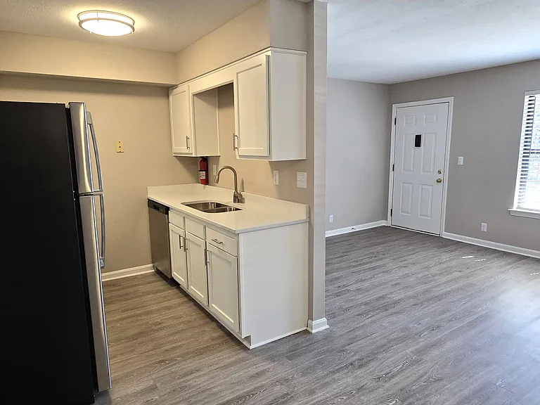 Breckinridge Park Apartments — Photo 8