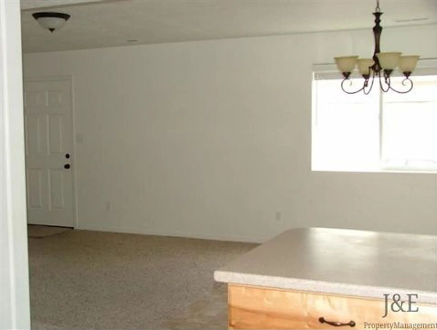 Room in 3 bed 2.5 bath townhome. — Photo 3