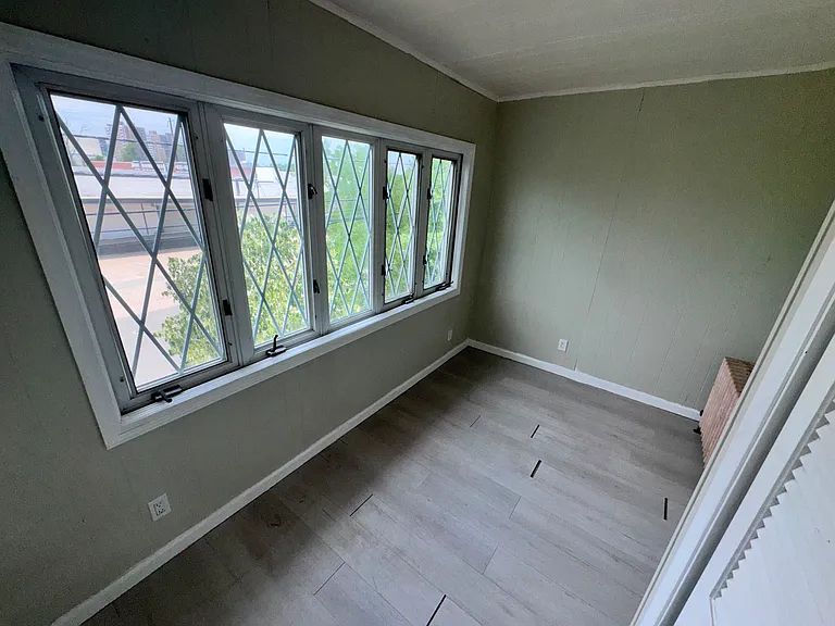 1043 Jefferson Ave #A — Photo 2