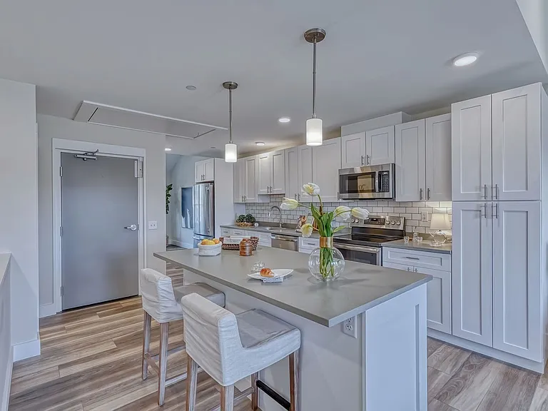 323 Taughannock Blvd — Photo 8