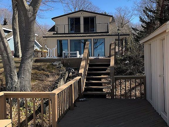 4th image of 396 N Lakeshore Dr