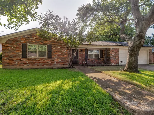 2304 Shady Brook Dr, Bedford, TX 76021