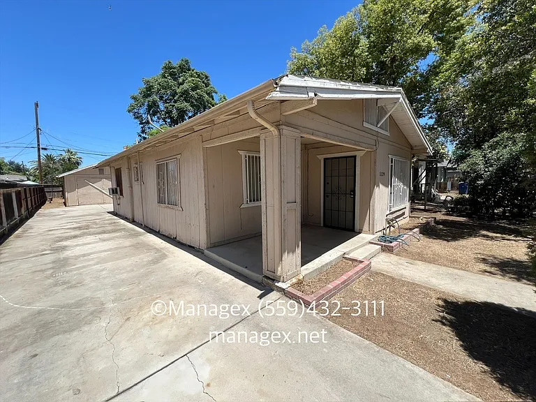 1129 E Brown Ave — Photo 13