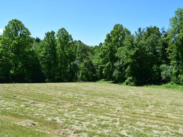 4 Franklin Pike SE, Floyd, VA 24091